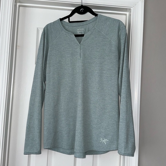 Arc'teryx Tops - ARC’TERYX long sleeve shirt
